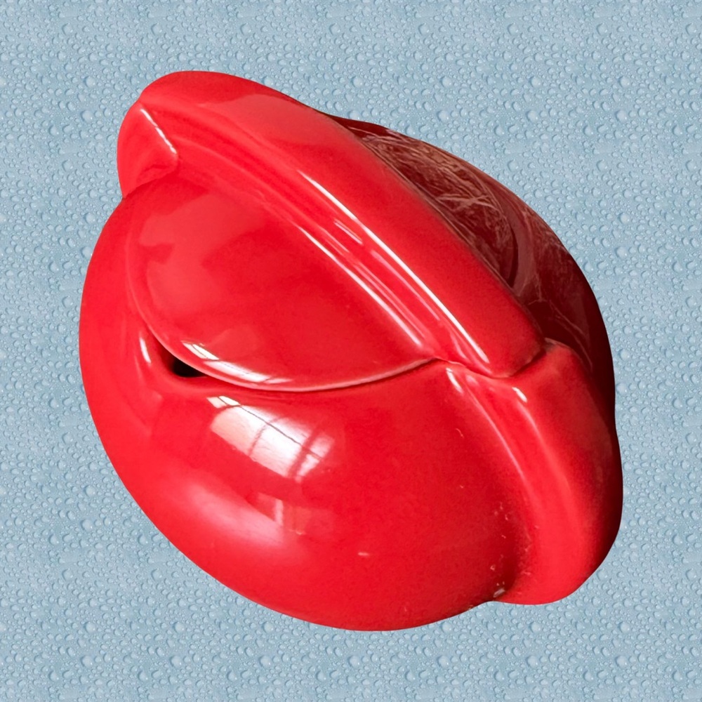 Oneida Sugar Bowl Culinaria Chili (Red)
Discontinued Pattern Made 2008 - 2012